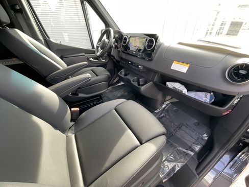 Used 2024 Mercedes-Benz Sprinter 2500 image 27