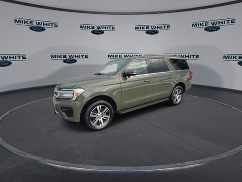 Certified 2024 Ford Expedition Max XLT image 4