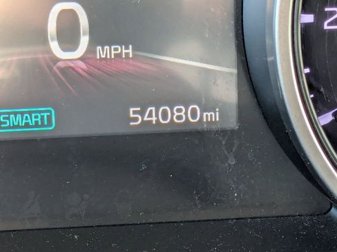 Used 2024 Kia Carnival LX image 31