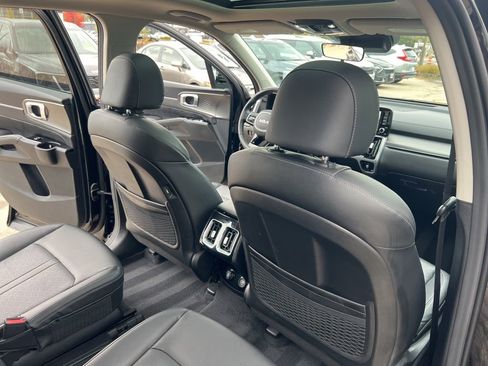 Certified 2022 Kia Sorento SX image 17