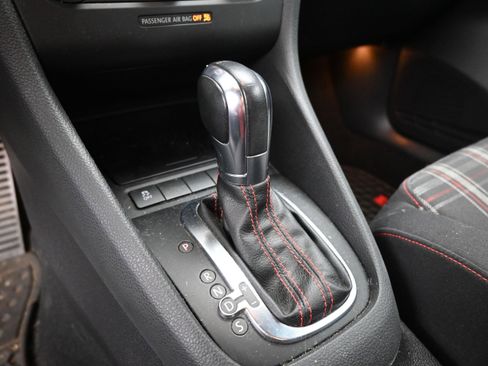 Used 2012 Volkswagen Golf 2-Door FWD image 29