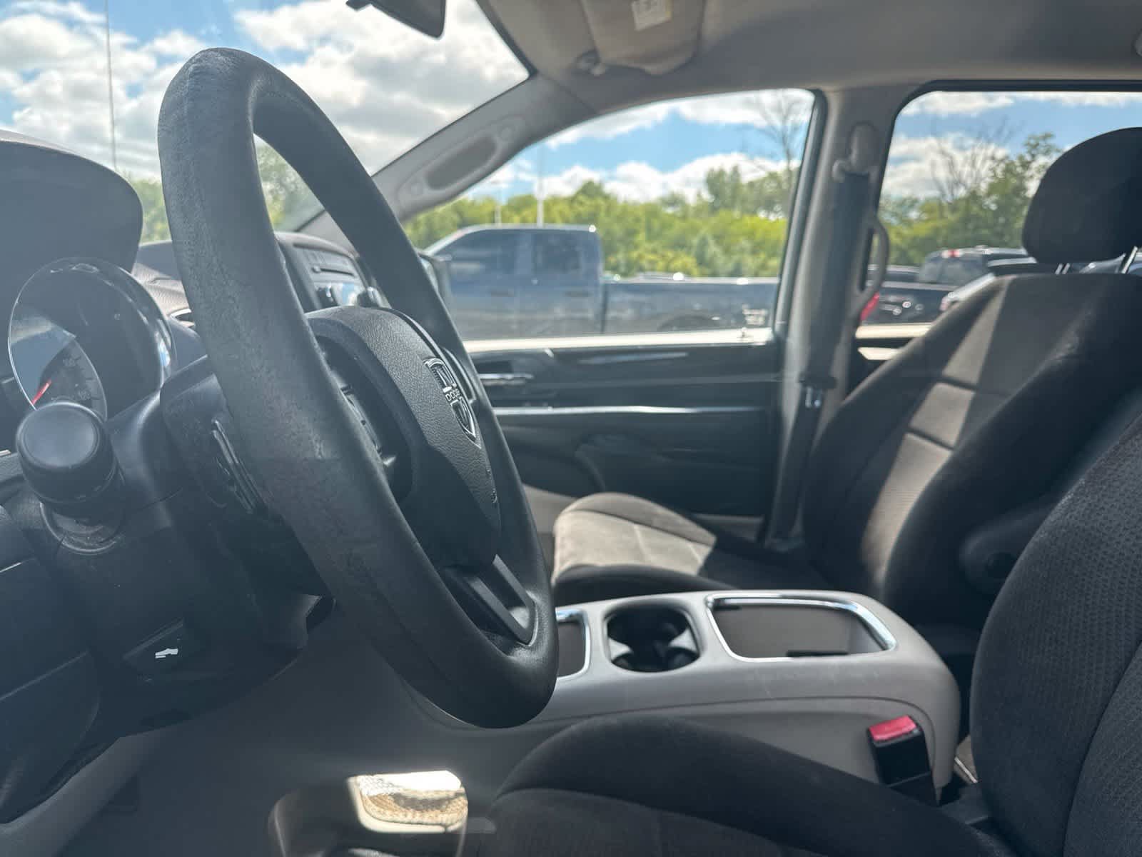 Used 2013 Dodge Grand Caravan SXT FWD image 32