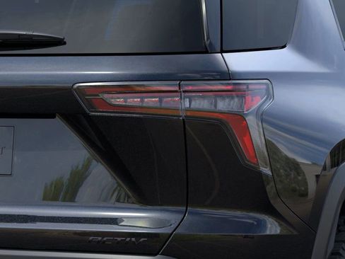 New 2025 Chevrolet Equinox ACTIV w/ Convenience Package III FWD image 12