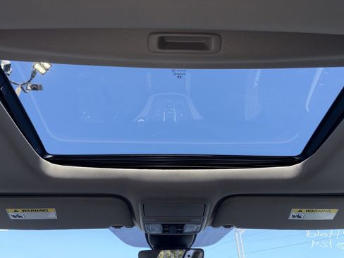 Used 2024 Honda Odyssey EX-L image 3