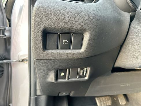 Used 2018 Toyota C-HR XLE FWD image 13