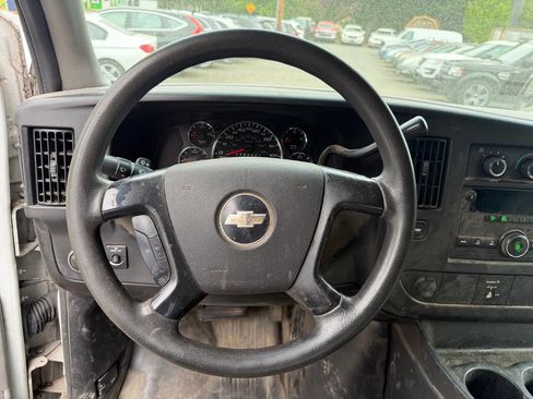 Used 2008 Chevrolet Express 2500 Extended RWD image 16