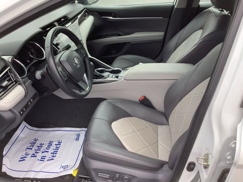 Used 2019 Toyota Camry XLE FWD image 10