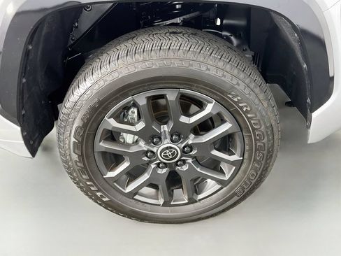 Used 2024 Toyota Tundra Platinum AWD/4WD image 33