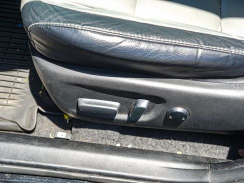 Used 2017 Toyota RAV4 Limited w/ Carpet Mat Package FWD image 23