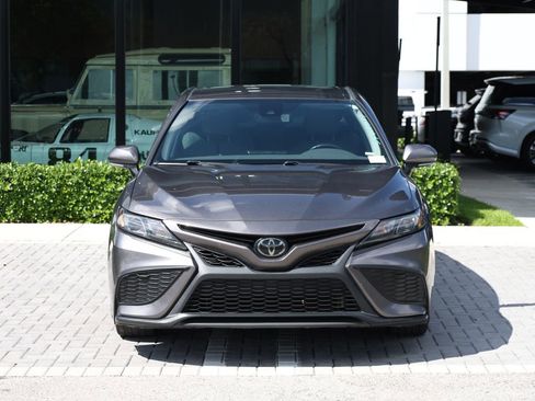 Used 2023 Toyota Camry SE w/ Convenience Package FWD image 3
