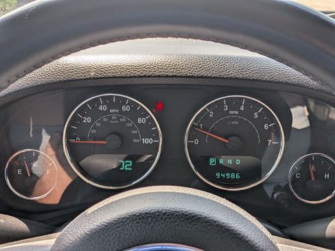 Used 2014 Jeep Wrangler Unlimited Sahara w/ Max Tow Package AWD/4WD image 20