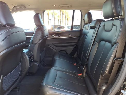 Used 2023 Jeep Grand Cherokee Limited w/ Black Appearance Package image 15