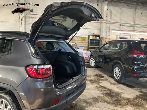 Used 2022 Jeep Compass Latitude image 27