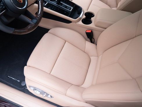 New 2026 Porsche Macan image 16