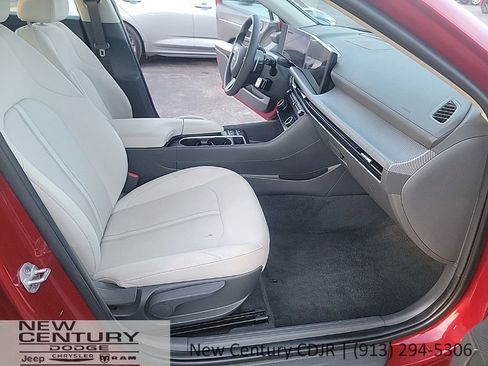 Used 2025 Hyundai Sonata SEL FWD image 19