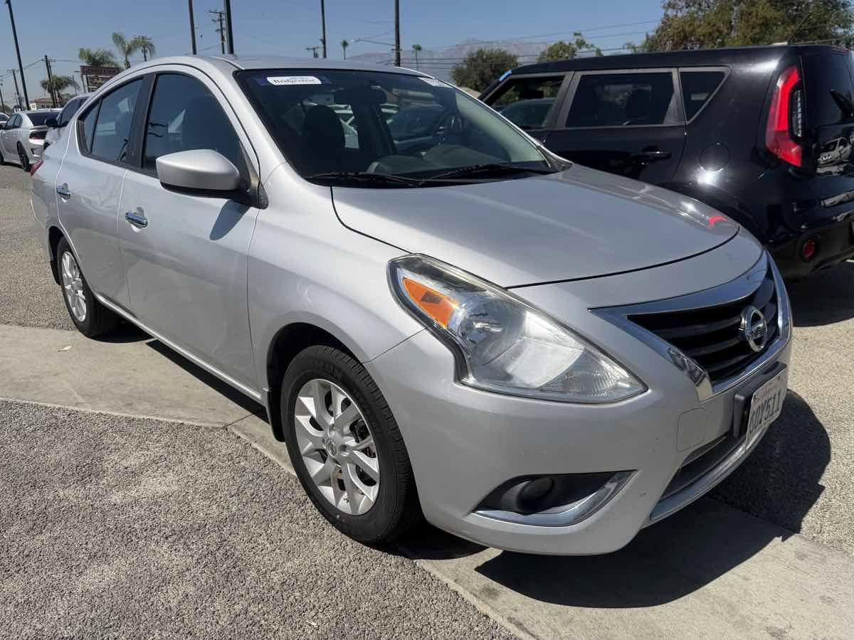 Used 2015 Nissan Versa SV w/ SV Appearance Package FWD image 7