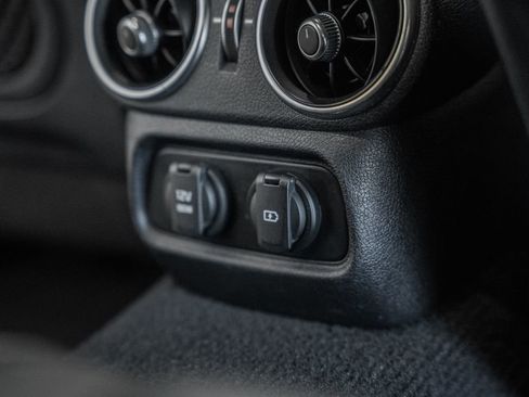 Used 2022 Kia Stinger GT1 image 38