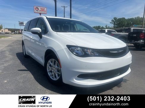 Used 2022 Chrysler Voyager LX FWD image 1