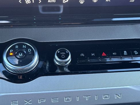 New 2025 Ford Expedition Active image 22