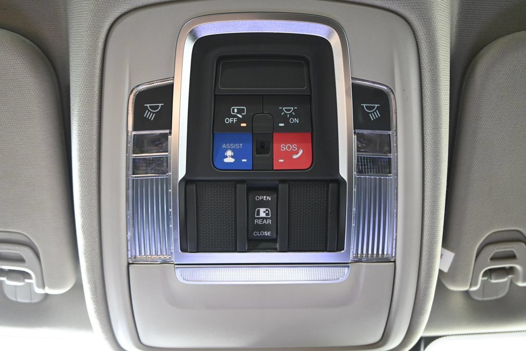 Used 2022 RAM 1500 Laramie AWD/4WD image 35