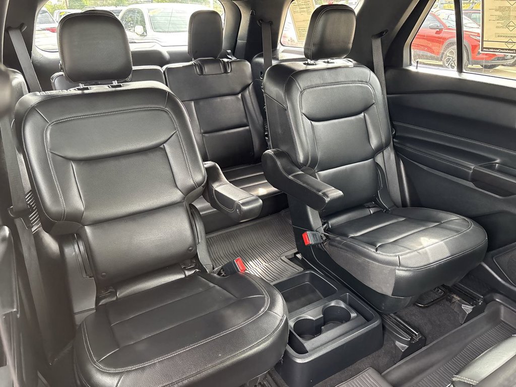 Used 2020 Ford Explorer XLT w/ Equipment Group 202A AWD/4WD image 31