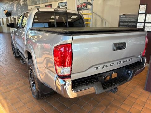 Used 2016 Toyota Tacoma SR5 w/ SR5 Appearance Package (SN) image 4