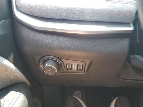 Used 2024 Jeep Compass Latitude w/ Sun and Sound Group AWD/4WD image 22