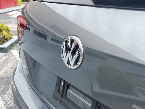 Used 2020 Volkswagen Tiguan SE image 10