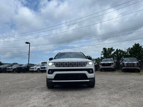 Used 2025 Jeep Compass Limited AWD/4WD image 4