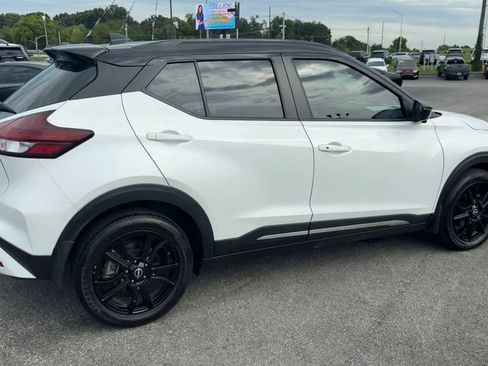 Used 2023 Nissan Kicks SR w/ SR Premium Package FWD image 7