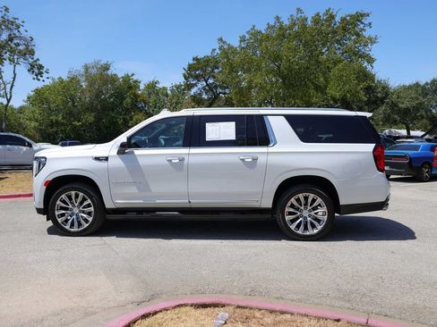 Used 2021 GMC Yukon XL Denali w/ Denali Premium Package AWD/4WD image 2