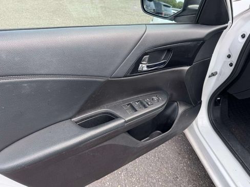 Used 2014 Honda Accord Sport image 18