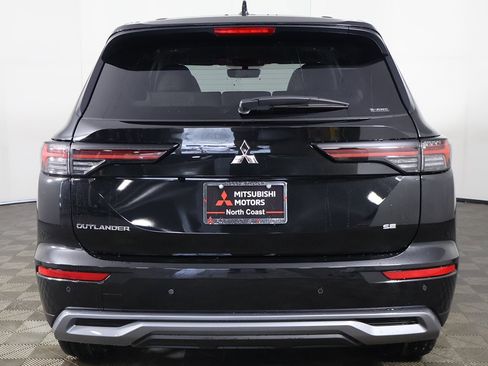 New 2026 Mitsubishi Outlander SE image 14