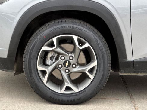 Used 2025 Chevrolet Trax LT w/ Driver Confidence Package FWD image 28