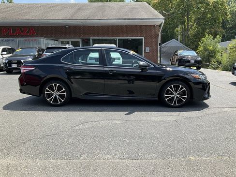 Used 2020 Toyota Camry SE FWD image 4