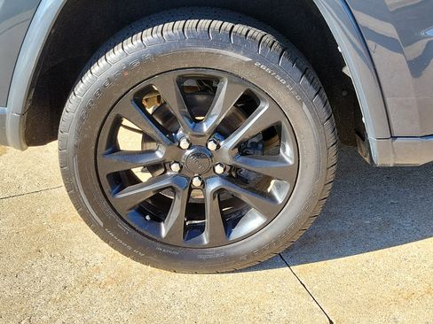 Used 2018 Jeep Grand Cherokee Altitude AWD/4WD image 5