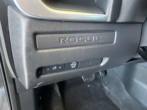 Used 2023 Nissan Rogue S AWD/4WD image 45