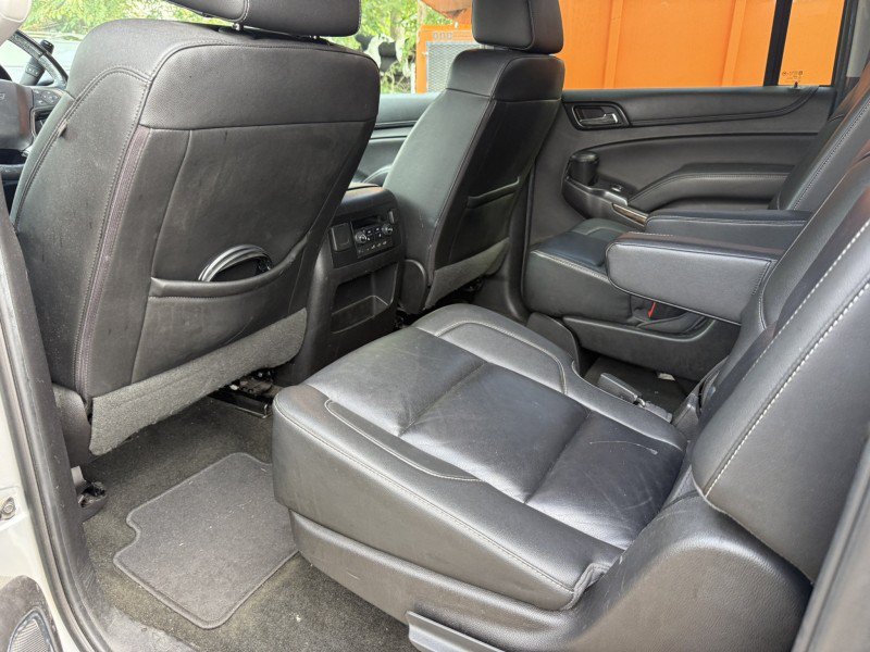 Used 2017 Chevrolet Suburban LT RWD image 7