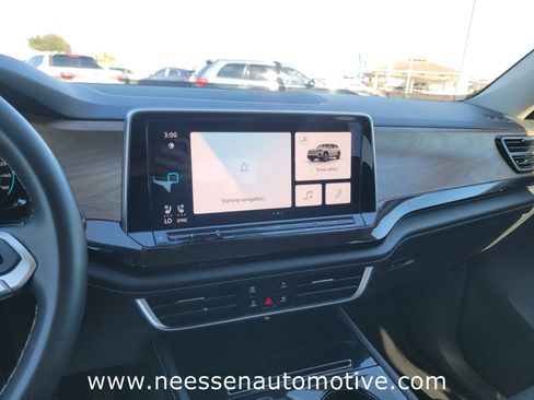 Used 2024 Volkswagen Atlas SE image 23