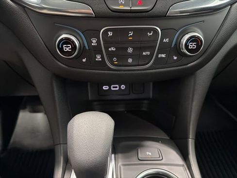 Used 2024 Chevrolet Equinox LT FWD image 17