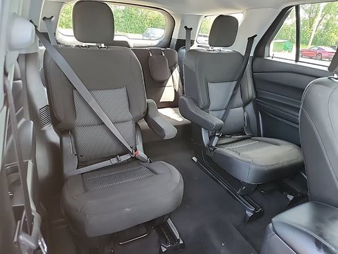 Used 2024 Ford Explorer XLT AWD/4WD image 41
