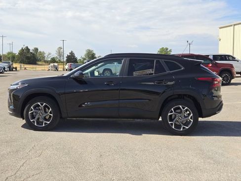 Used 2025 Chevrolet Trax LT FWD image 4