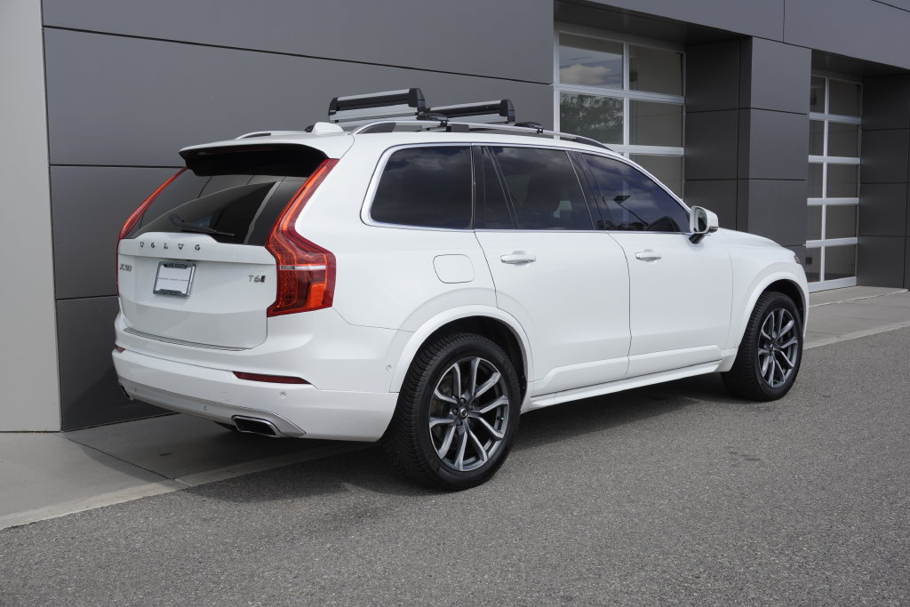 Used 2018 Volvo XC90 T6 Momentum w/ Convenience Package AWD/4WD image 4
