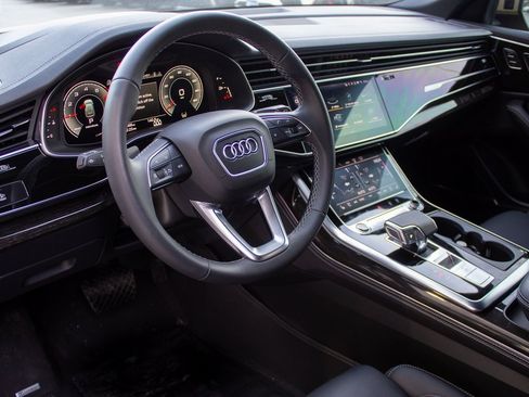 Used 2025 Audi Q8 Prestige image 11