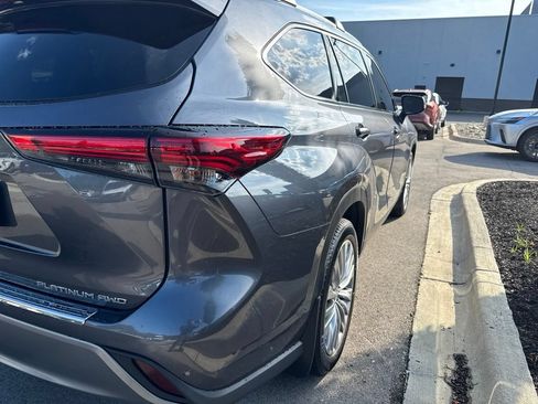 Used 2023 Toyota Highlander Platinum AWD/4WD image 13