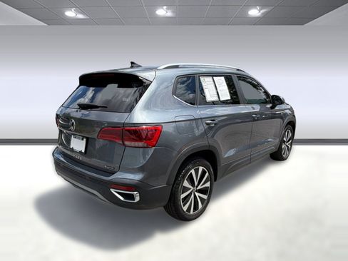 Used 2023 Volkswagen Taos SE w/ Panoramic Sunroof Package AWD/4WD image 9