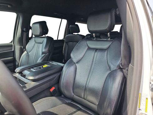 Used 2024 Jeep Wagoneer Series II w/ Flexible Seating Group RWD image 15