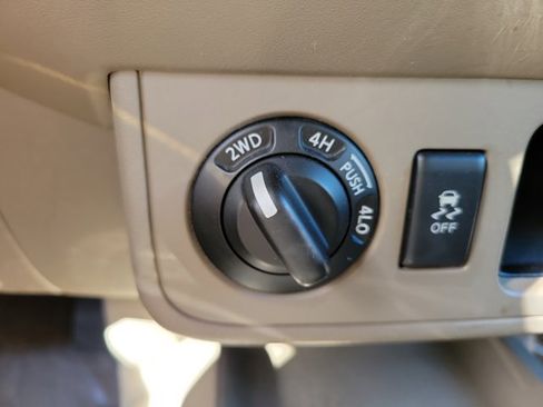 Used 2014 Nissan Frontier SV image 27