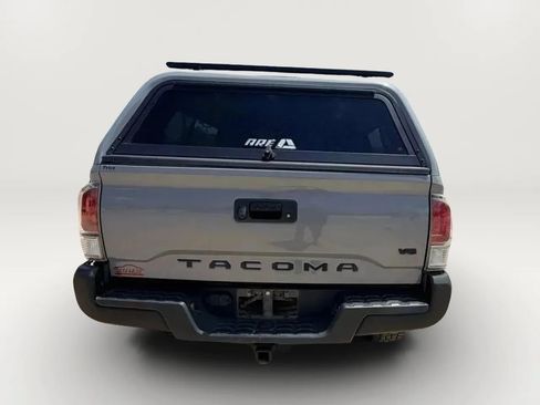 Used 2020 Toyota Tacoma TRD Sport AWD/4WD image 11