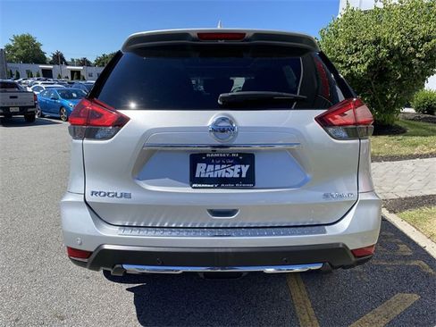 Certified 2020 Nissan Rogue SV w/ Sun & Sound Touring Package image 4